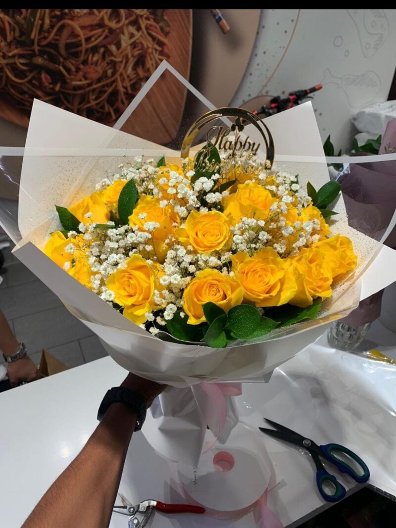 20 YELLOW ROSES